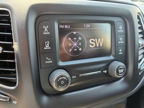Used 2018 Jeep Compass Latitude w/ Safe & Security Group AWD/4WD image 17