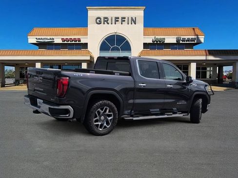 Used 2023 GMC Sierra 1500 SLT w/ SLT Premium Plus Package AWD/4WD image 4