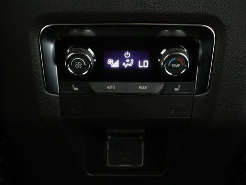 Used 2025 Chevrolet Suburban LT w/ Comfort Package RWD image 32