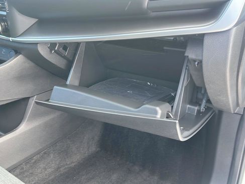 Used 2023 Nissan Rogue SV image 33