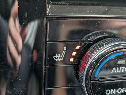 Used 2024 Nissan Rogue Platinum w/ Platinum Premium Package image 28