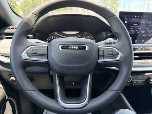 Used 2024 Jeep Compass Latitude AWD/4WD image 18