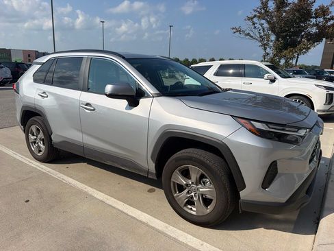 Used 2025 Toyota RAV4 XLE AWD/4WD image 1
