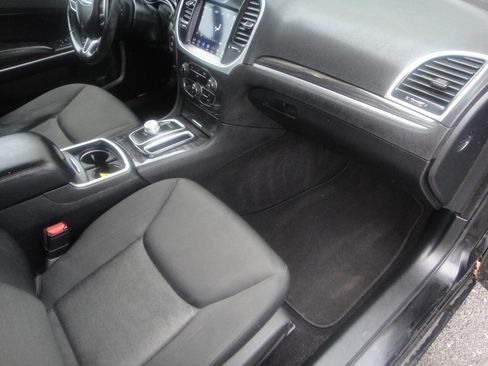 Used 2019 Chrysler 300 Touring w/ Sport Appearance Package image 14