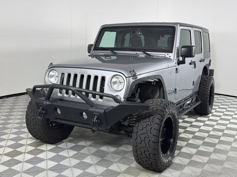 Used 2016 Jeep Wrangler Unlimited Sahara w/ Connectivity Group AWD/4WD image 9