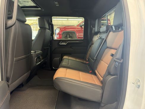 Used 2024 Chevrolet Silverado 2500 High Country w/ High Country Premium Package AWD/4WD image 31