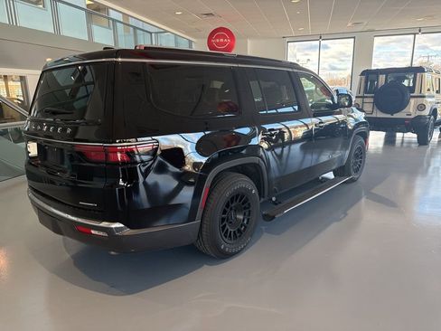 Used 2022 Jeep Wagoneer Series III w/ Premium Group I image 5