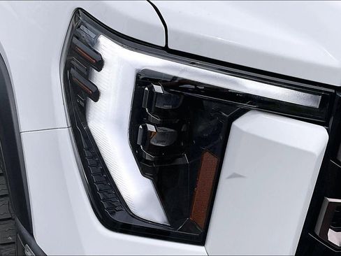Used 2024 GMC Sierra 2500 AT4X image 27