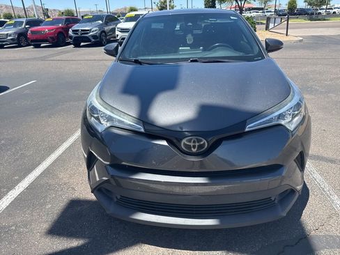 Used 2018 Toyota C-HR XLE FWD image 2