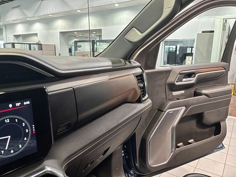 Used 2025 GMC Sierra 1500 Denali w/ Denali Reserve Package AWD/4WD image 25