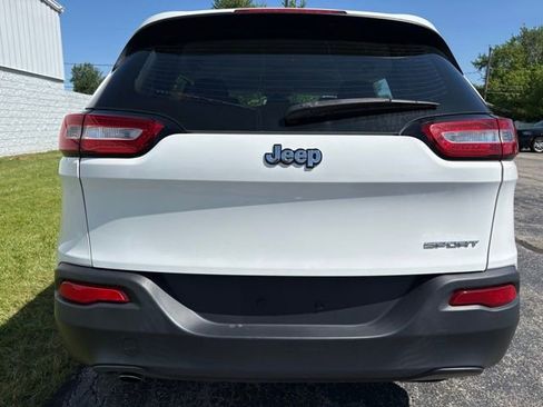 Used 2017 Jeep Cherokee Sport FWD image 13