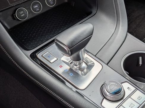 Used 2025 Genesis G70 2.5T RWD image 19
