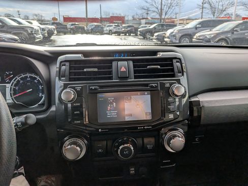 Used 2019 Toyota 4Runner TRD Off-Road image 20