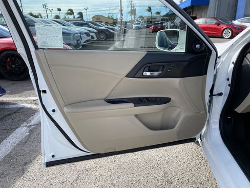 Used 2015 Honda Accord EX-L image 16