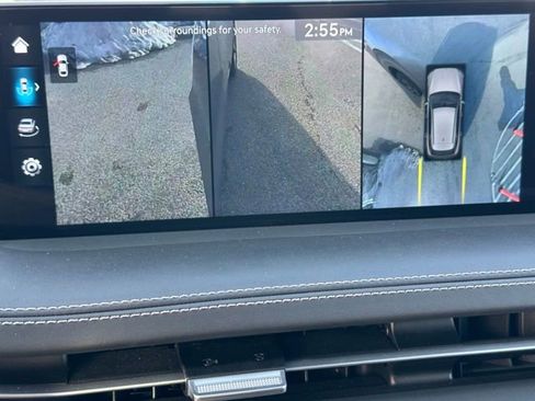 Used 2023 Genesis GV70 2.5T w/ Sport Prestige Package image 35