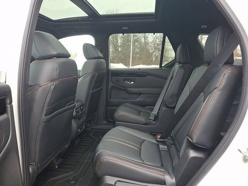 Certified 2025 Honda Pilot TrailSport image 10