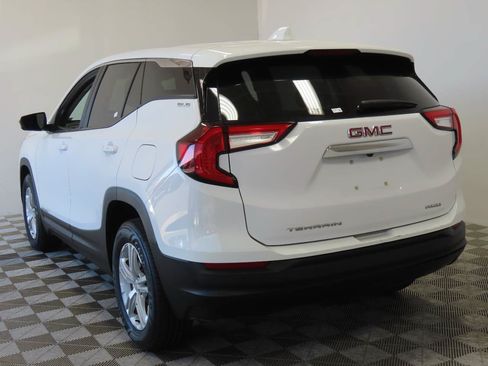 Used 2024 GMC Terrain SLE AWD/4WD image 3