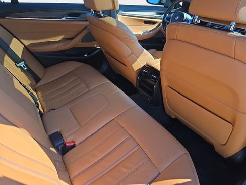 Used 2022 BMW M550i xDrive M550i xDrive w/ Premium Package image 13