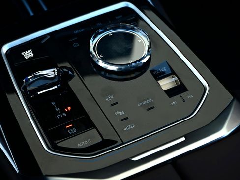 Used 2025 BMW 740i image 17