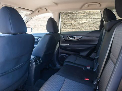 Used 2019 Nissan Rogue SV image 18