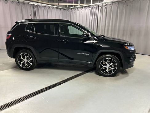 Used 2024 Jeep Compass Limited image 8