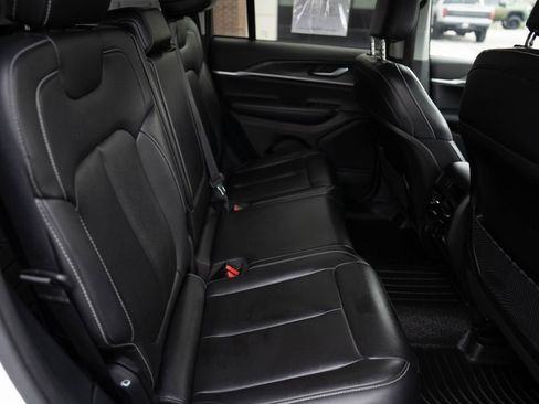 Used 2023 Jeep Grand Cherokee Limited AWD/4WD image 11