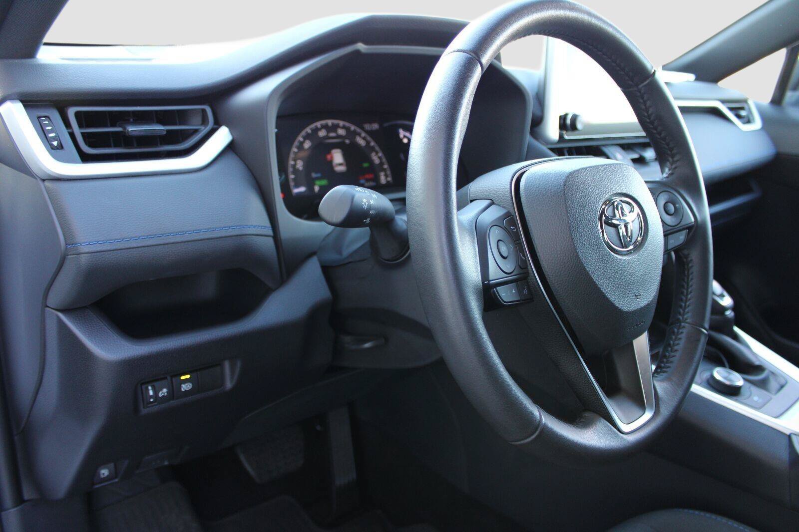 Certified 2025 Toyota RAV4 SE AWD/4WD image 17