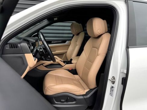 Certified 2024 Porsche Cayenne S AWD/4WD image 5
