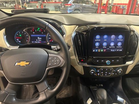 Used 2023 Chevrolet Traverse LT FWD image 52