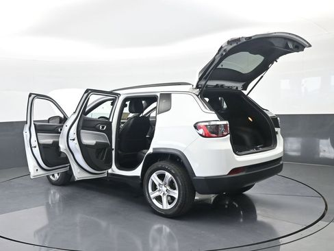 Used 2023 Jeep Compass Latitude AWD/4WD image 39