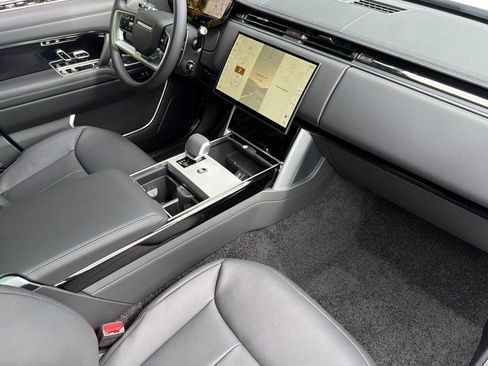 New 2026 Land Rover Range Rover Long Wheelbase SE AWD/4WD image 24