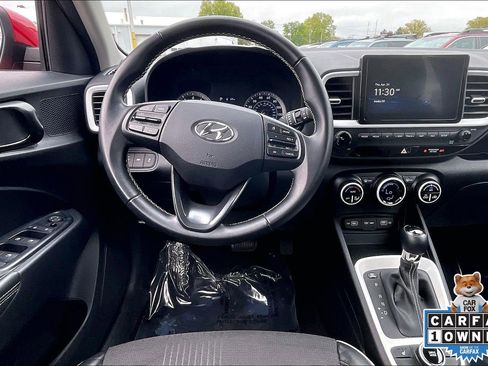 Used 2022 Hyundai Venue Limited w/ Cargo Package FWD image 5