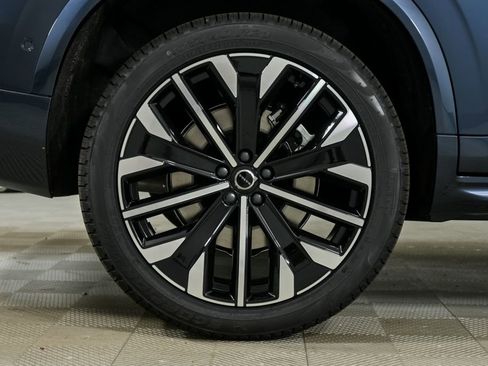 Used 2026 Volvo XC90 B6 Plus w/ Protection Package Premier image 41