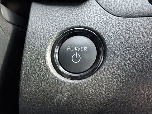 Used 2025 Toyota Camry SE w/ Convenience Package image 24