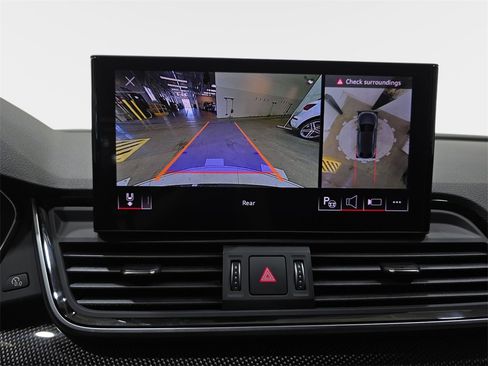 New 2025 Audi SQ5 Prestige image 23