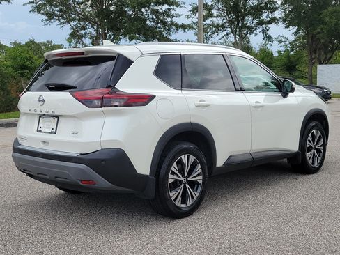 Certified 2021 Nissan Rogue SV w/ Premium Package FWD image 6