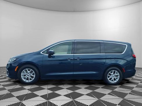 Used 2023 Chrysler Pacifica Touring-L FWD image 24