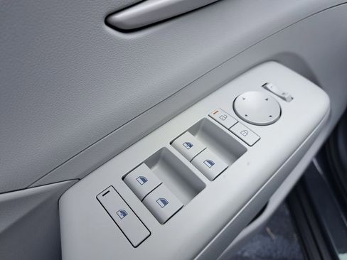 New 2026 Hyundai Kona SE image 14