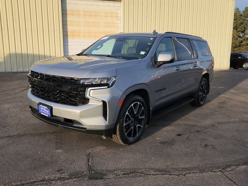 Used 2023 Chevrolet Suburban RST w/ Luxury Package image 2