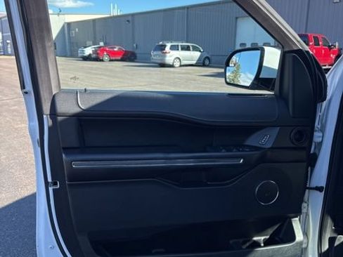 Used 2019 Ford Expedition XLT w/ Equipment Group 201A AWD/4WD image 16