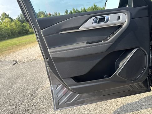 New 2026 Ford Explorer Active RWD image 12