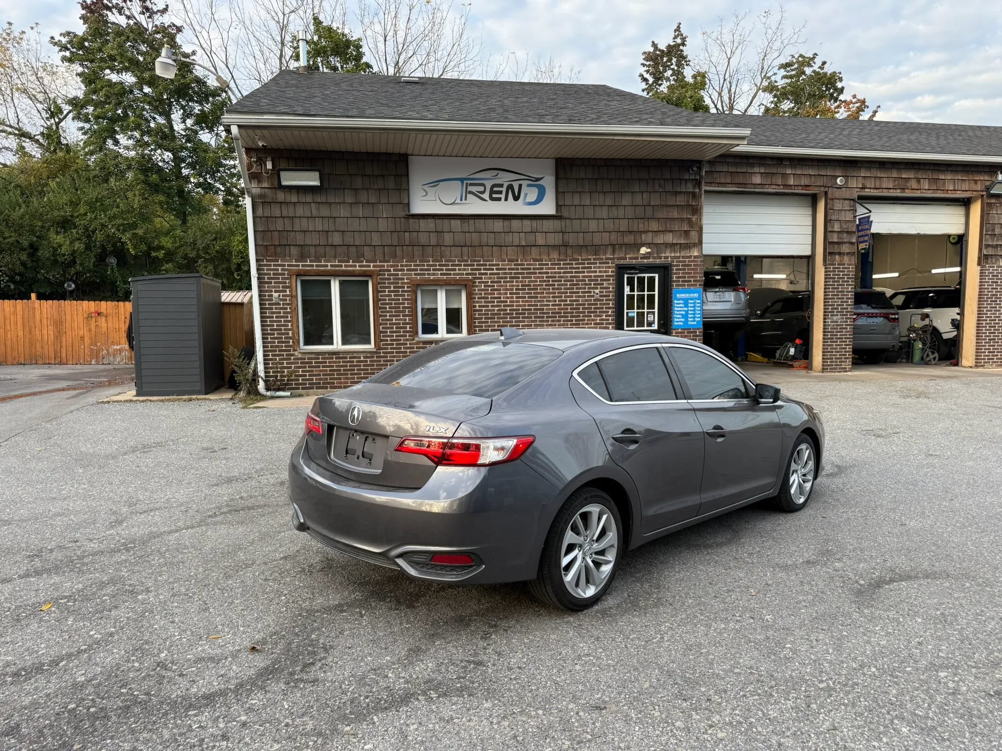 Used 2018 Acura ILX FWD image 2