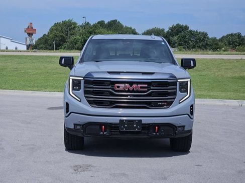 Used 2024 GMC Sierra 1500 AT4 w/ Technology Package AWD/4WD image 2