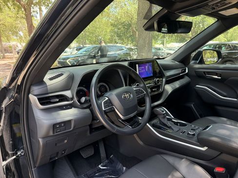 Used 2025 Toyota Highlander XSE AWD/4WD image 35
