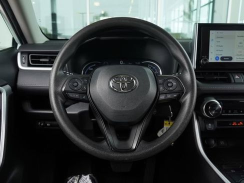 Used 2023 Toyota RAV4 LE AWD/4WD image 18