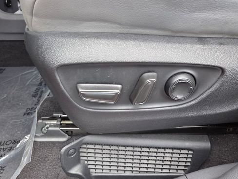 Used 2023 Toyota Sienna XLE FWD image 10
