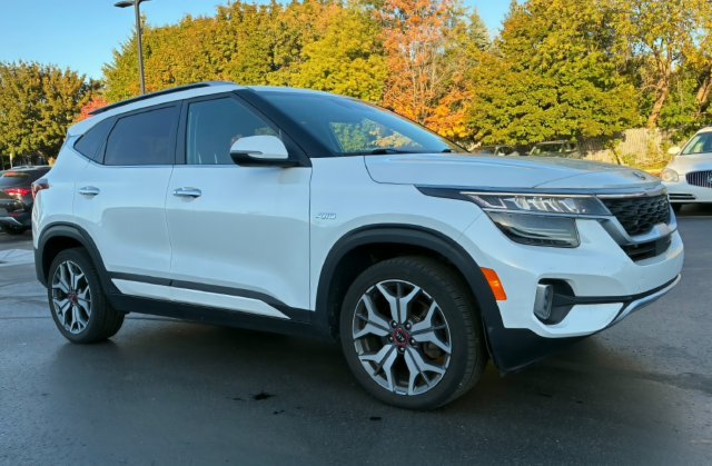 Used 2021 Kia Seltos SX w/ SX Sunroof Package AWD/4WD image 3