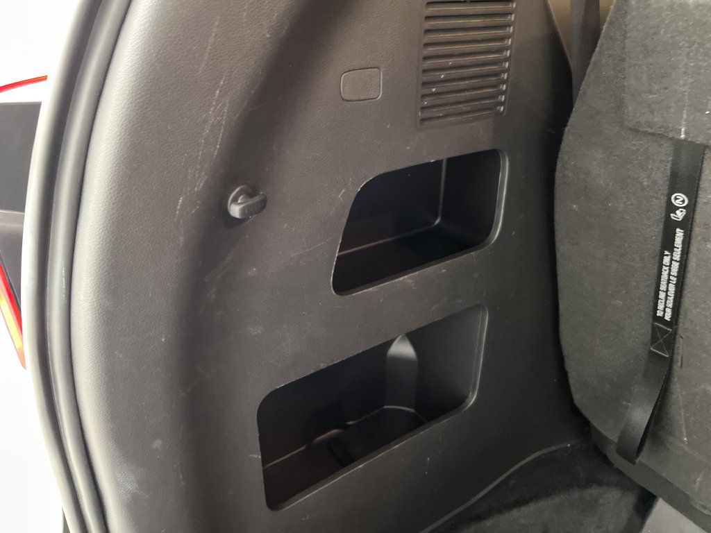 Used 2025 Kia Carnival FWD image 28