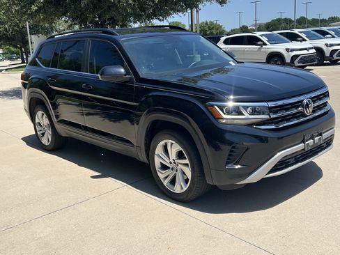 Certified 2023 Volkswagen Atlas SE FWD image 2