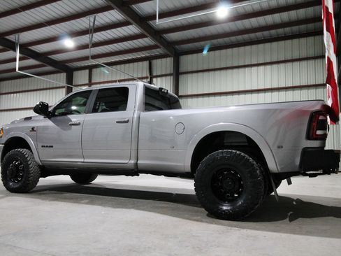 Used 2022 RAM 3500 Limited w/ Night Edition AWD/4WD image 7